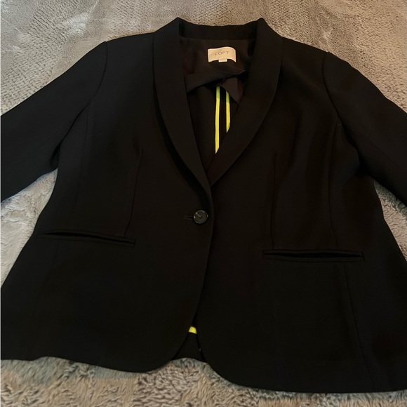 LOFT Jackets & Blazers - LOFT Black Tailored Women's Blazer Excellent